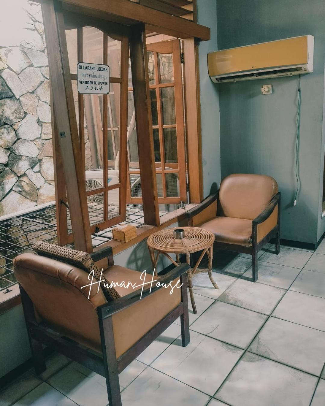 לינה וארוחת בוקר סוראבאיה Human House מראה חיצוני תמונה