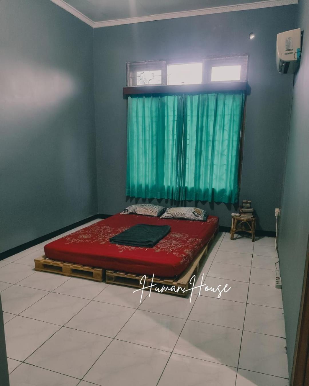 לינה וארוחת בוקר סוראבאיה Human House מראה חיצוני תמונה